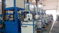 四柱油壓機(jī)中什么是充氣式蓄能器